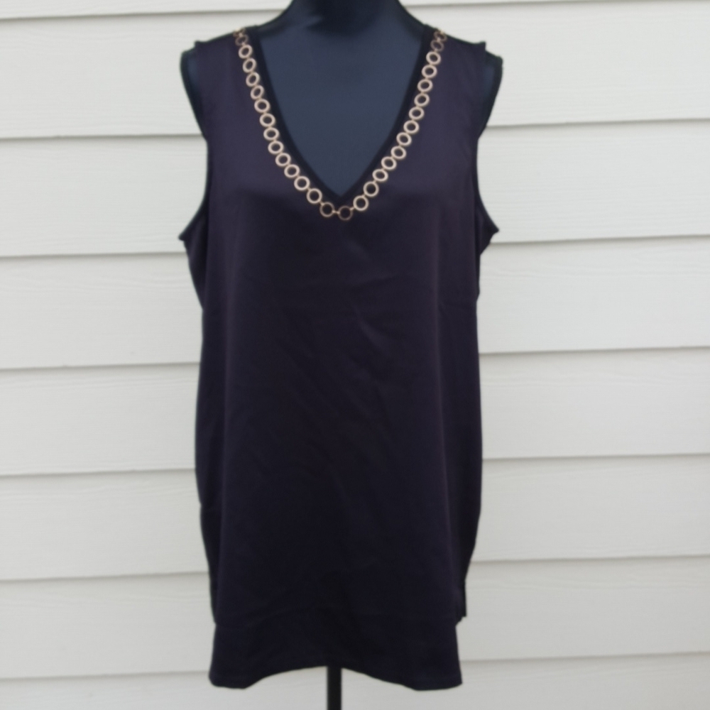 3/$30💥 Love & Legend Classic Black Sleeveless Top with Chain Accent (X)